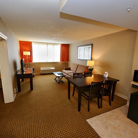 Holiday Inn & Suites Boston Peabody, An Ihg Hotel Exterior foto