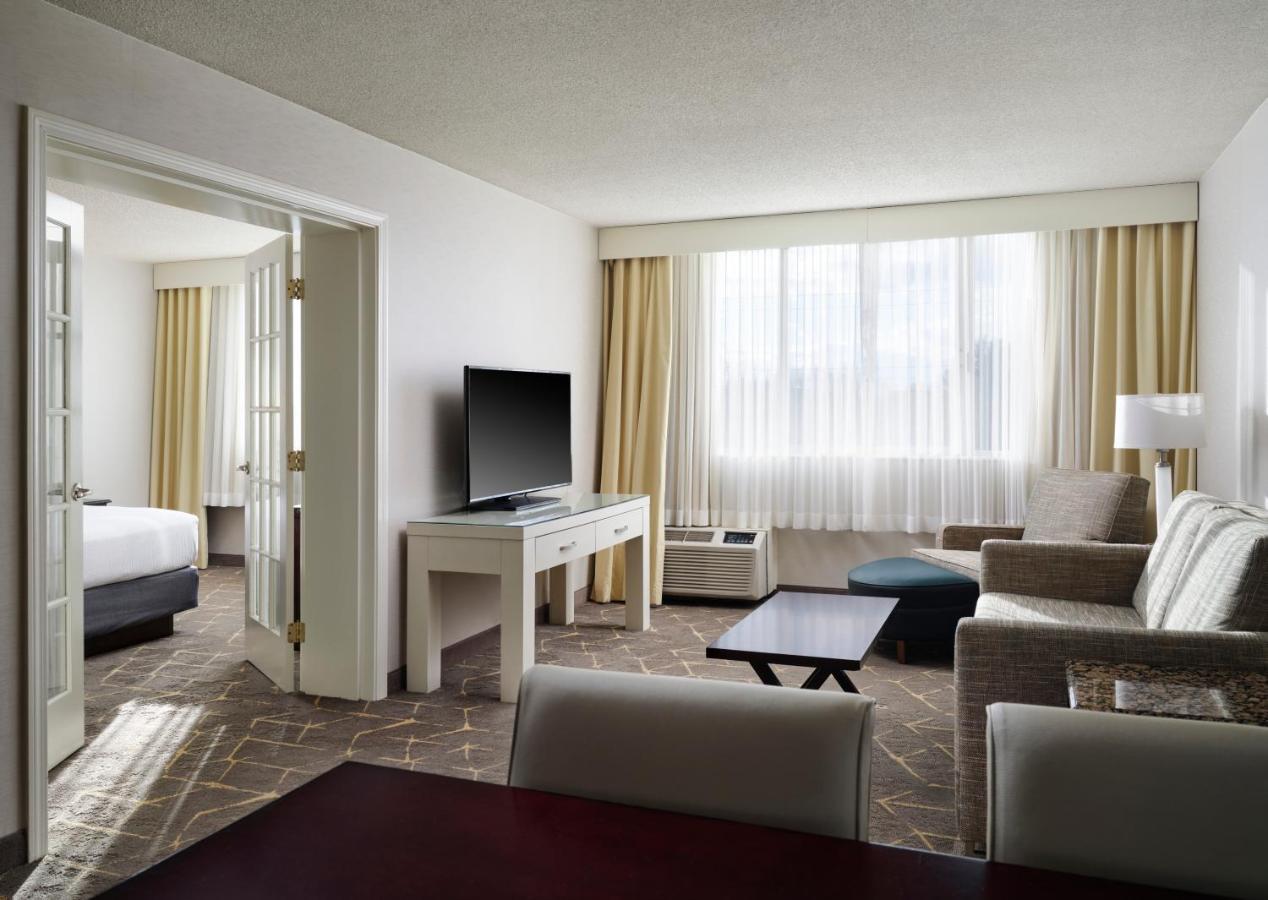Holiday Inn & Suites Boston Peabody, An Ihg Hotel Exterior foto